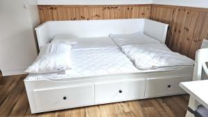 Cottage near sea, art & fishing villages on Tjörn SE09143