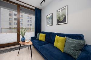 Ogrodowa Elegant Apartment with Parking and Air Conditioning in Warsaw by Noclegi Renters