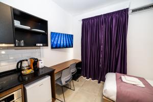 Cozy Studio Apartment - by HostMT