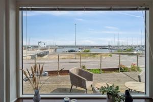 Family Friendly House By The Sea