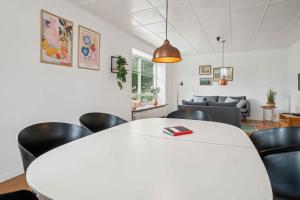 Family Friendly House By The Sea