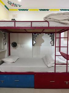 HOTEL HANUMAN GHAT On LAKE PICHOLA