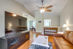 Shop, Dine and Visit UWF Pensacola Home with Yard!