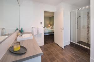 Frangapanis- WIFI, Secure yard, Fire Place