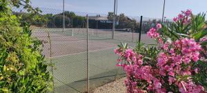 Appartements A 5 mn a pied de la mer, piscine ,tennis, paillote : Appartement 2 Chambres