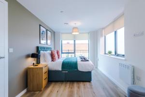 High End 2 Bedroom with Parking and City Access