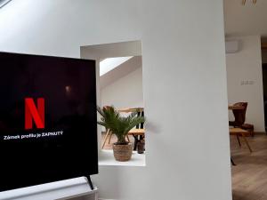 The Mountain Sky Apartment - prostorný loft 198 m2 s lesem za okny vhodný pro rodiny s dětmi, terasa, dětský koutek, parkování zdarma