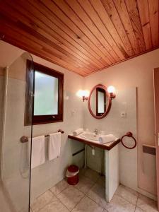 B&B / Chambres d'hotes Ferme Auberge Du Roc : Chambre Double