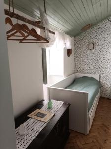 Chambre familiale chez "Casa Portuguesa", accès piscine-jardin-1h15 Lisboa