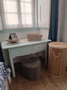 Chambre familiale chez "Casa Portuguesa", accès piscine-jardin-1h15 Lisboa