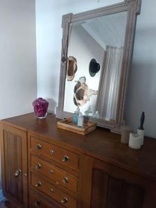 Chambre familiale chez "Casa Portuguesa", accès piscine-jardin-1h15 Lisboa