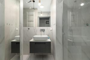 Perłowa Przystań Eleganckie Studio z Parkingiem i Basenem w Kołobrzegu by Noclegi Renters