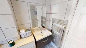 Cathedral Views Heart of City Communal Laundry