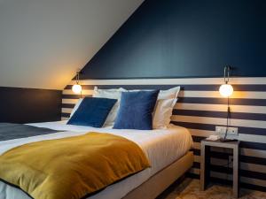 Hotels HOTEL LA MARINE : photos des chambres