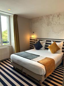 Hotels HOTEL LA MARINE : photos des chambres