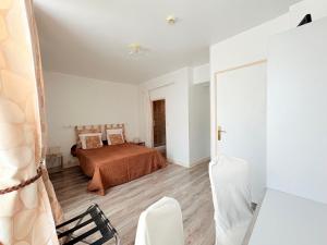 Hotels Les chambres Margot : Chambre Double avec Salle de Bains Privative