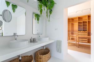 Adult Only Casa Chana - Contemporary villa with Private Pool and Sea Views