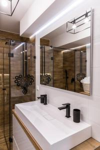 WHY NOT Apartamenty widokowe Szymaszkowa Residence, z basenem