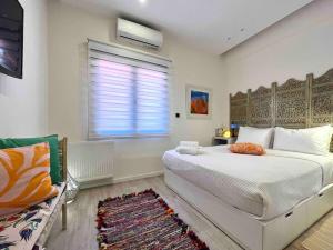 Cozy 1-Bedroom APT. Perfect for Exploring Athens.