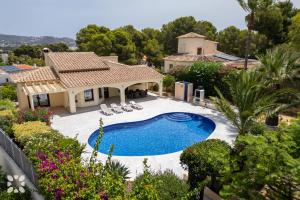 Villa Aveta by Abahana Villas