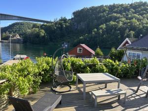 Barnevennlig med strand og hage - Wifi