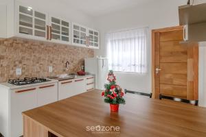 Casa 1Q c churrasq. garagem em Penha JCS0004