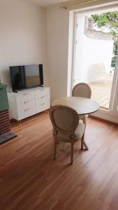 Appartements 35 m2 charmant plus 30 M2 de terrasse Acces jardin SPA : photos des chambres