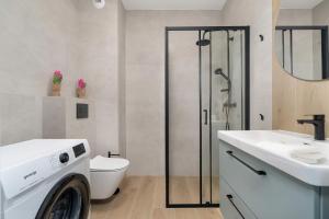 Tasteful Apartment with Parking and Gym by Noclegi Renters