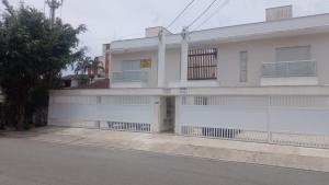 Casa aconchegante na praia na praia da Enseada