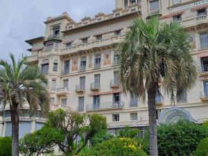Appartements Spacieux 3P dans palace calme, vue mer a Menton - FR-1-196-385 : photos des chambres