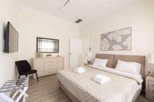 Historic Plakas Deluxe Apartment