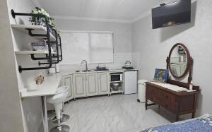 Upstairs R-4 Self Catering Unit