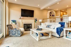 Waterfront Community Lake Winnipesaukee Retreat!