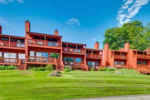 Waterfront Community Lake Winnipesaukee Retreat!