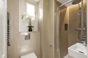 5 Star Kensington Apartment Spacious & Central