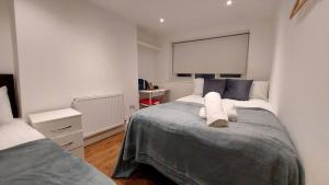 6 Bedrooms Entire House in Kings Cross