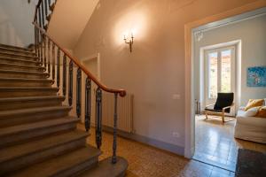 Camere con bagno privato in Villa con giardino