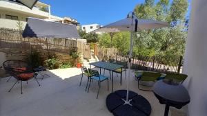 Appartement avec terrasse dans maison individuelle