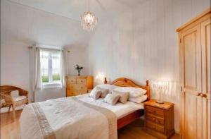 The Blue Dolphin with Panoramic Sea Views