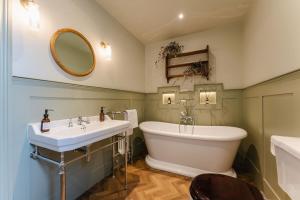The 3 Acres Inn & Restaurant