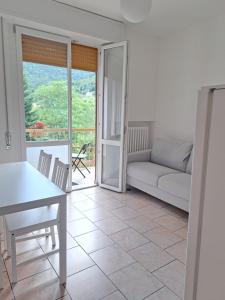 Dinkys apartment with a balcony overlooking the woods