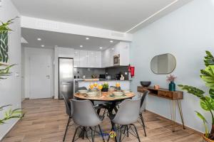 Paradise 77 Penthouse with Private Jacuzzi VM65