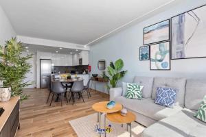 Paradise 77 Penthouse with Private Jacuzzi VM65