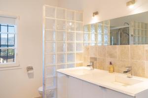 Villas Beautiful 5 bed villa, large pool and views : photos des chambres