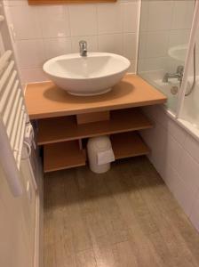 Nice Studio With Mountain View