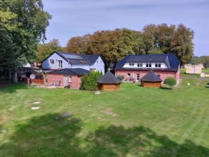 Gruppenhaus FISCH auf Rügen vis-a-vis Hiddensee bis zu 15 Personen - 4hvězdičkové hotely ve městě Schaprode