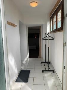 Maisons de vacances Gite avec piscine privee au coeur d'une foret de chenes proche de Vallon Pont d'Arc : Chambre Familiale avec Salle de Bains Privative