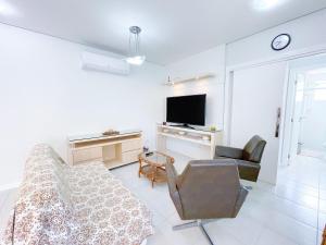 Apê Completo com AC | 500m Praia de Canasvieiras