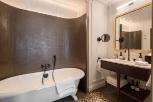Hotels Hotel Les Lumieres - Relais & Chateaux : Suite Junior