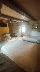 Chalets Mas d-Ambayrac chambres d- hotes et gites : Chambre Triple Supérieure